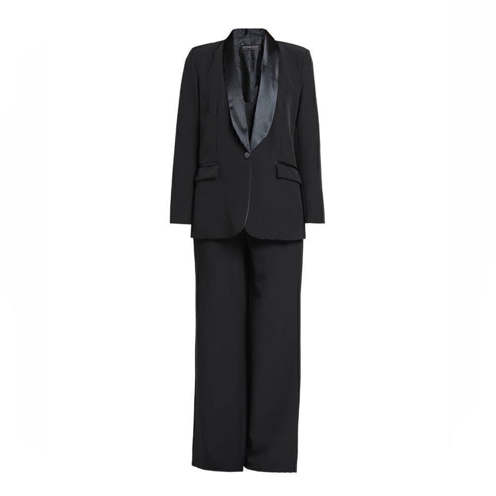 VANESSA SCOTT Suit ❤️